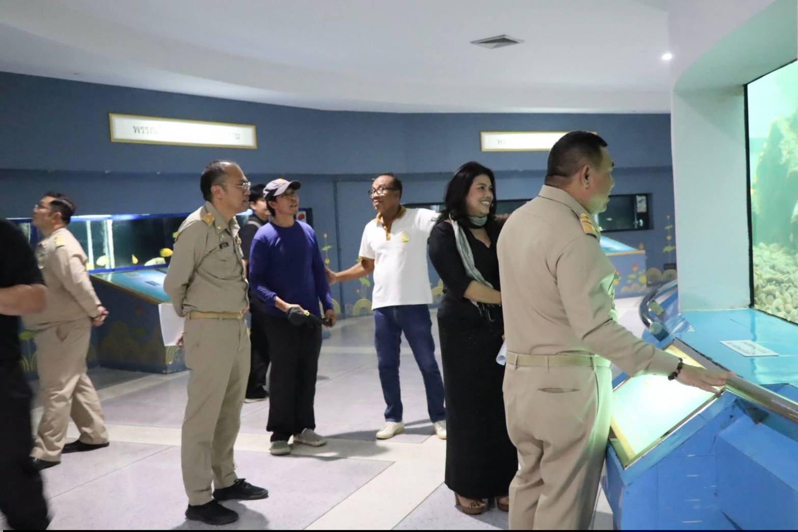 title - เลขาธิการ ส.ป.ก. บันทึกเทปให้สัมภาษณ์กิจกรรมการดำเนินงานผลสำเร็จของศูนย์ศิลปาชีพบางไทรฯ ณ ศูนย์ส่งเสริมและพัฒนาอาชีพเสริมนอกภาคการเกษตร